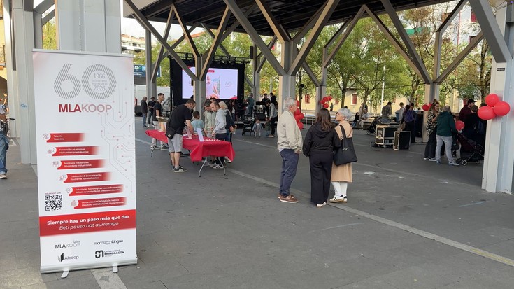 MLAKOOPen 60. urteurrena ospatu dute Arrasateko Biteri Plazan