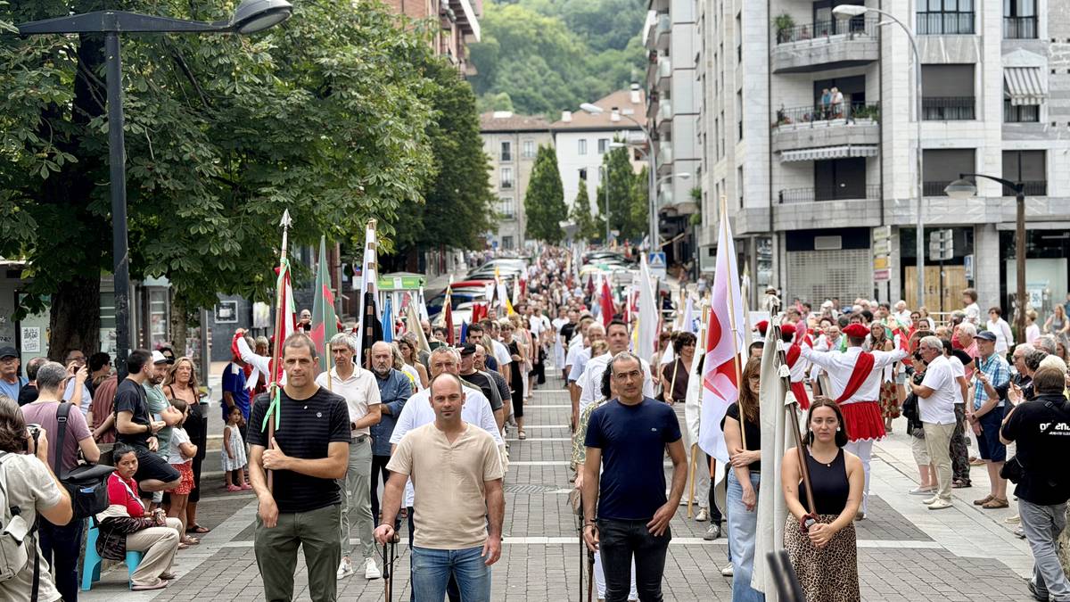 50 urteren ostean, Bergara berriz ere Euskal Herriko ehunka hautetsiren topaleku