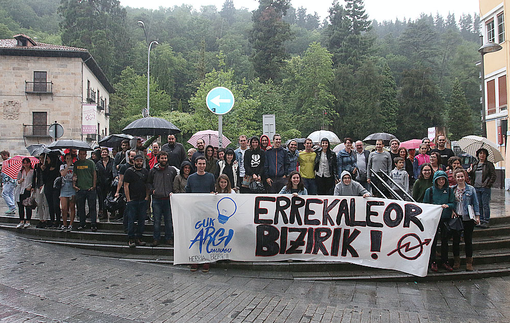 Errekaleor Bizirik! aldarrikatu dute Arrasaten hainbat lagunek