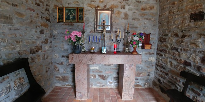 Oñatiko San Julian ermita: santurik gabeko baseliza