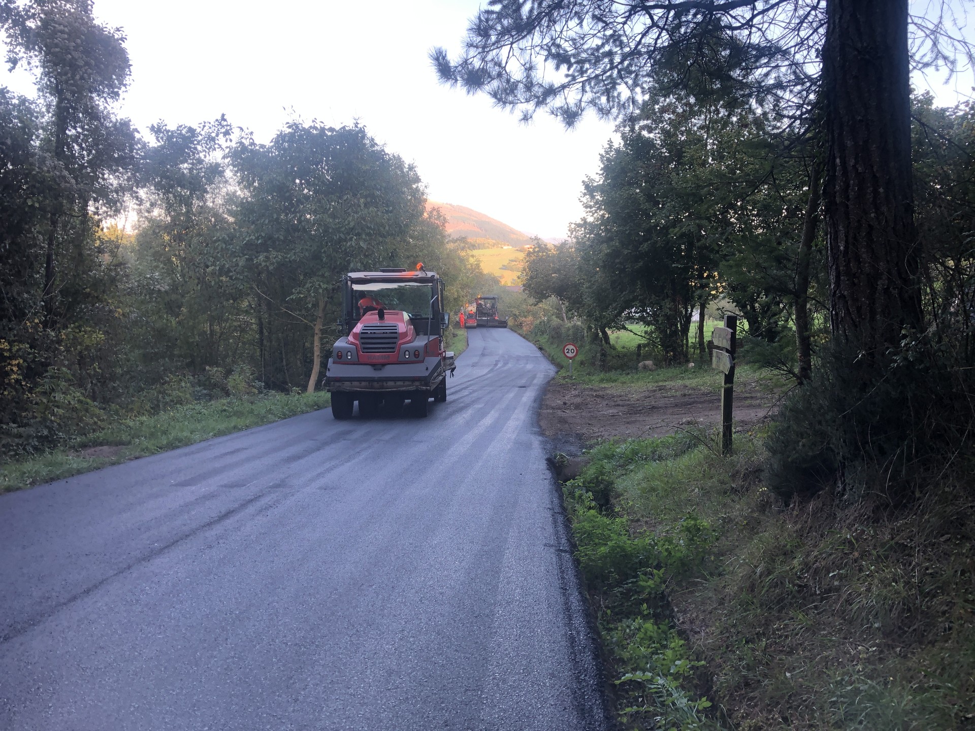 Etxaguen eta Arriola arteko errepidea asfaltatu dute