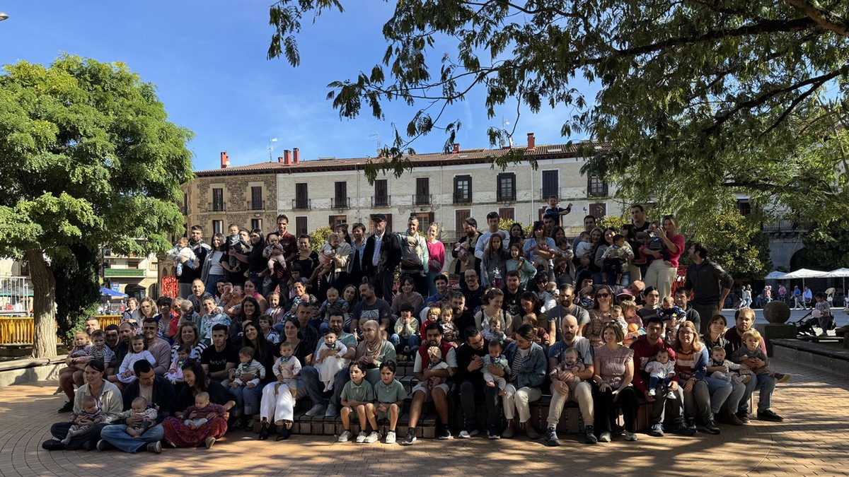 Zapia lepoan, jaiak estreinakoz bizitzeko ilusioz