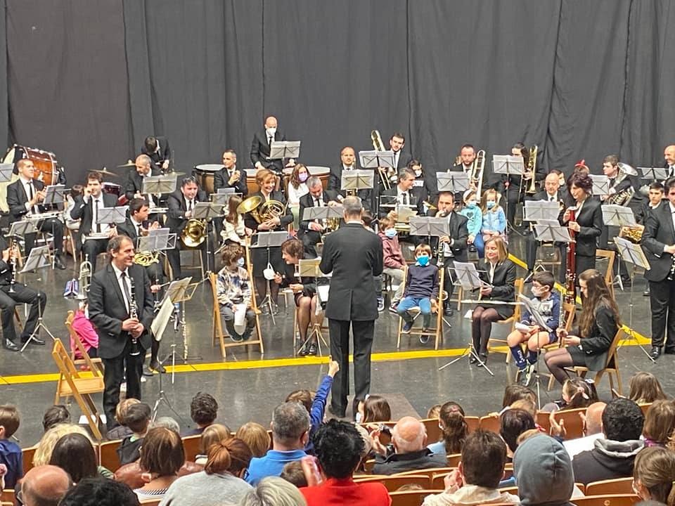 Bergarako Musika Bandak kontzertu didaktikoa eskainiko du domekan frontoian