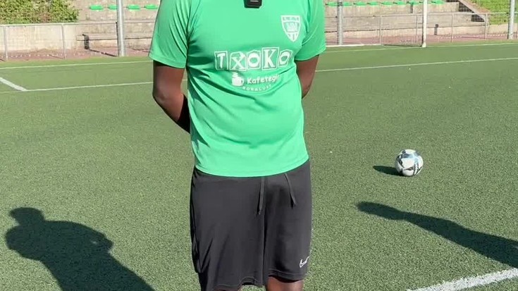 Soraluzeko futbolari gazteak gustura galdera kateatuetan