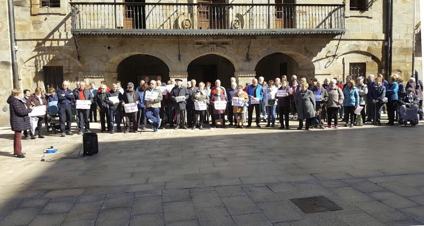 Abenduaren 15ean, Donostian, egingo den pentsioen aldeko manifestaziora joateko autobusa antolatu dute