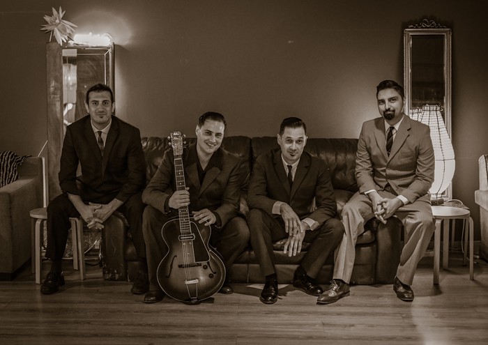 The Groovy Four taldea, domekan, Aterpe tabernan