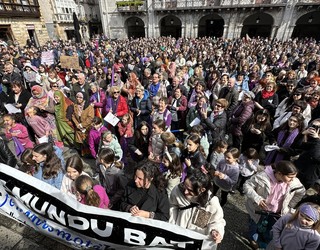 Jendetza batu da Arrasaten Martxoaren 8ko aldarrikapenen bueltan