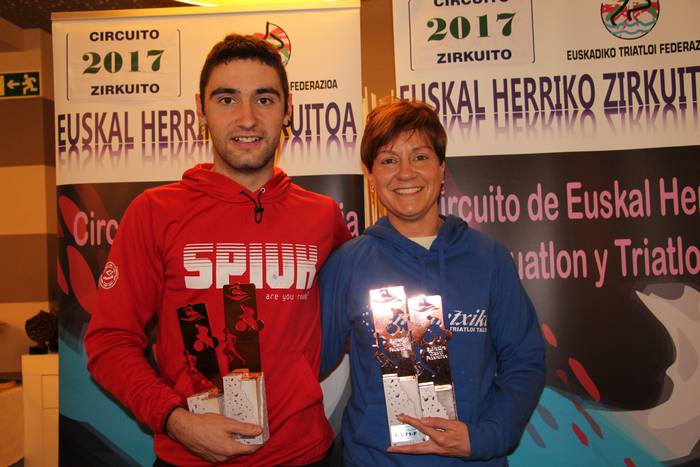 Miren Josune Bikuña eta Beñat Ormaetxea sarituak 2017ko Euskadiko triatloi eta duatloi zirkuituetan