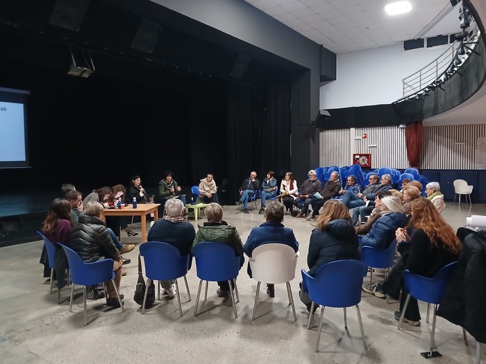 Bakardadearen gaineko solasaldiak interesa piztu du Elgetan ere