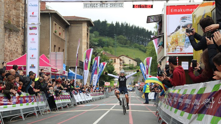 Elisa Longo Borghinik irabazi du Oñatiko etapa, eta baita Bira ere