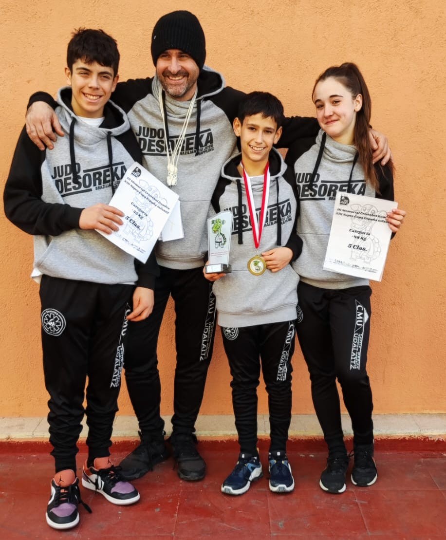 Maila gorenean lehiatzen Desoreka judo klubeko kirolariak