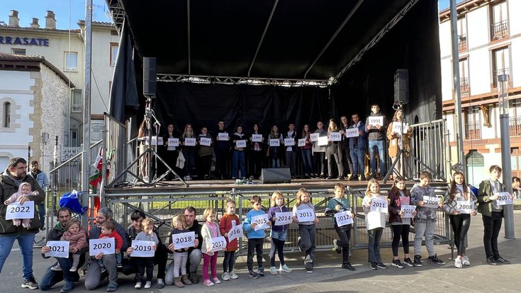 'Bizi arteko kartzela zigorrik ez' lelopean manifestazioa egin dute Arrasaten