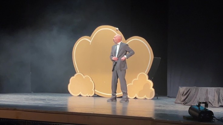 Lanaren errutinan harrapatuta jolasteko plazera ahaztuta daukan aita baten istorioa