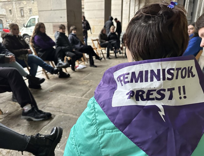 Feminismoa lehen lerroan eta "olatu erreakzionarioari" aurre egiteko gertu