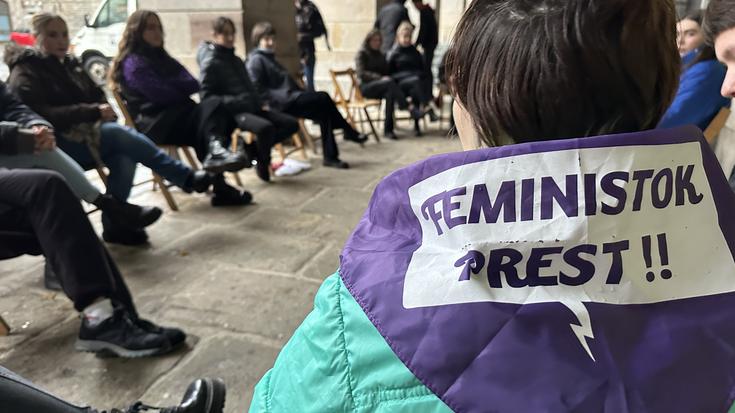 Feminismoa lehen lerroan eta "olatu erreakzionarioari" aurre egiteko gertu