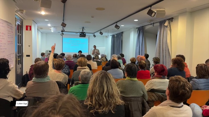 Bakardadearen gaineko solasaldi jendetsua Eskoriatzan