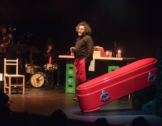 'El bar nuestro de cada día' antzezlana Amaia antzokira iritsiko da hilaren 25ean