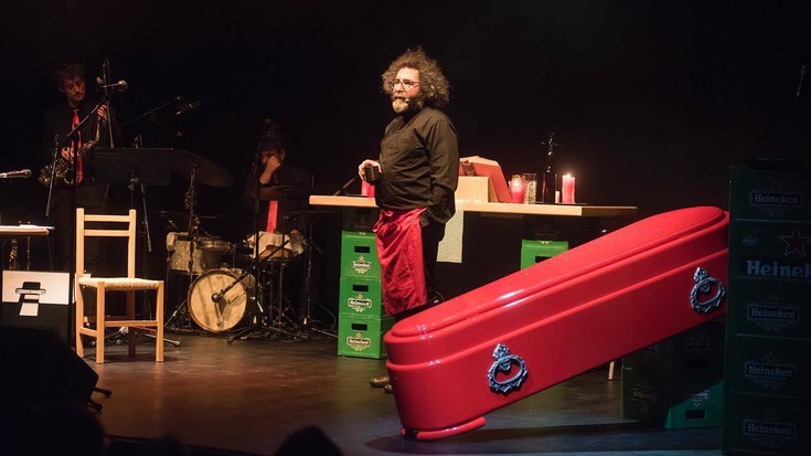 'El bar nuestro de cada día' antzezlana Amaia antzokira iritsiko da hilaren 25ean