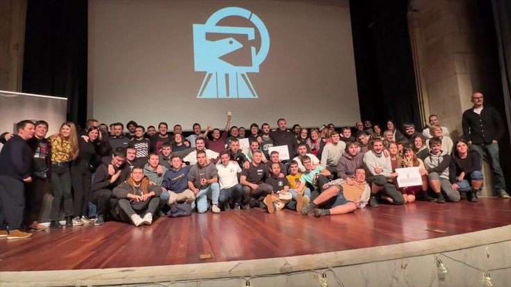 Hamalau talderen artetik onena Piktxurs taldearen 'Kalean, harrotz' filma