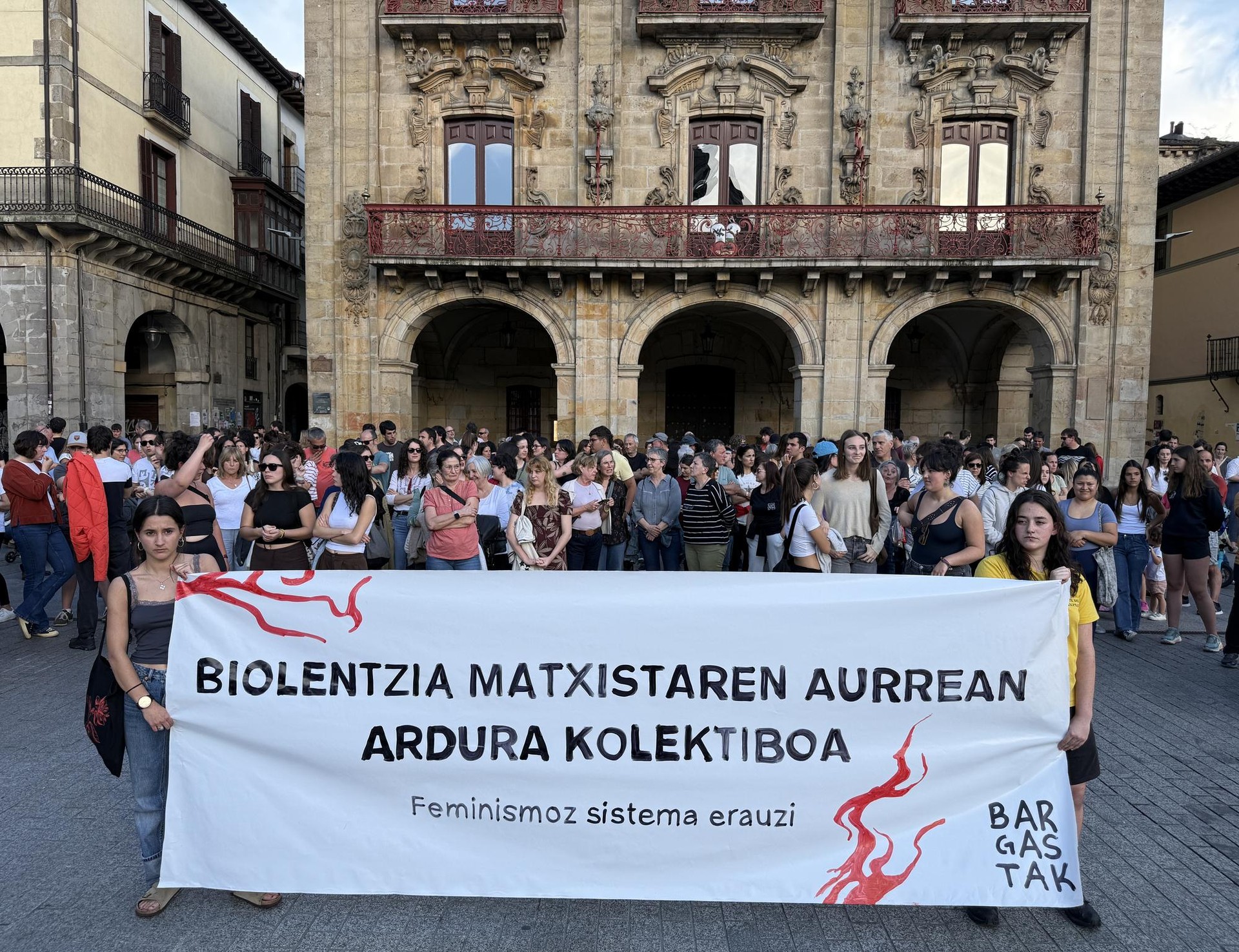 Bortxaketa saiakera salatu eta "ardura kolektiboa" eskatu du Bargastak taldeak