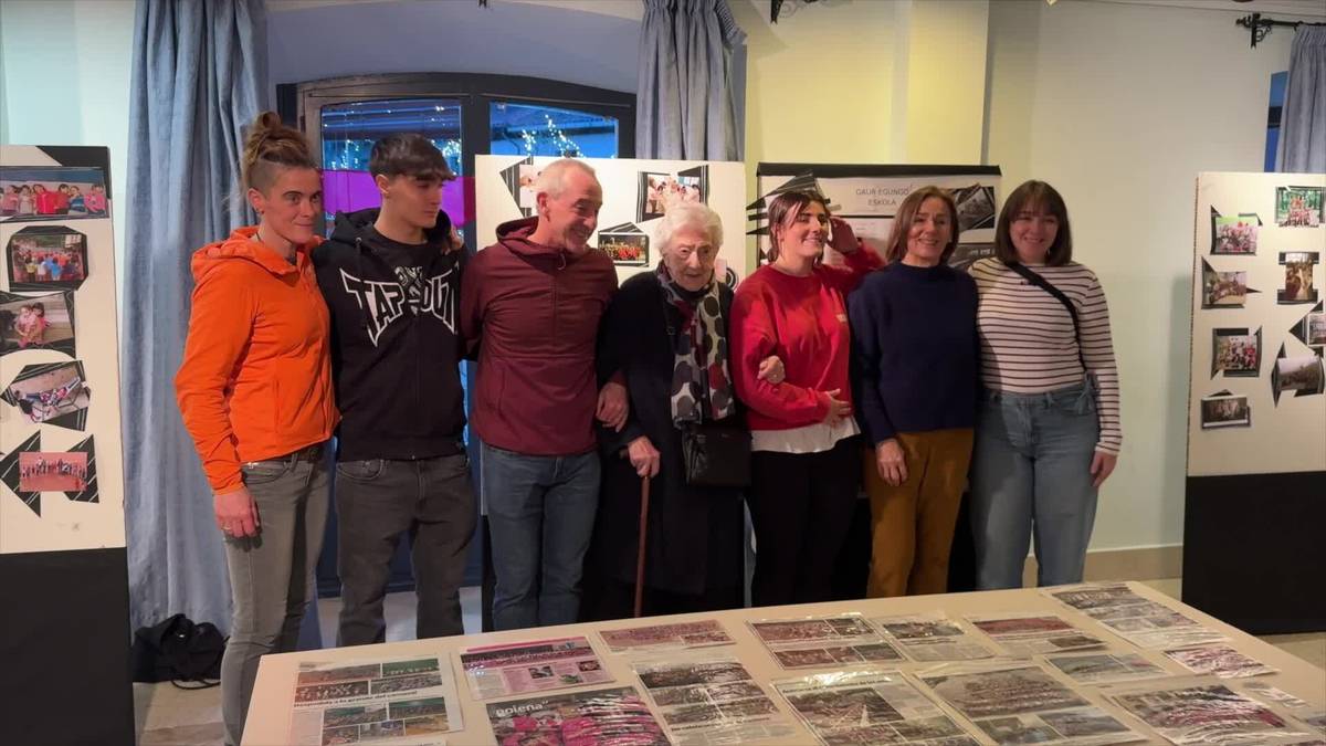 Luis Ezeiza herri eskolaren 55 urteak batzeko erakusketa zabaldu dute