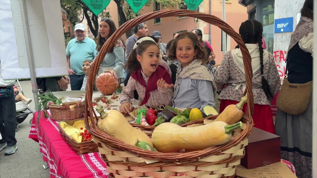 Feria baten osagai guztiekin gozatu dute aretxabaletarrek goizean