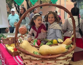Feria baten osagai guztiekin gozatu dute aretxabaletarrek goizean