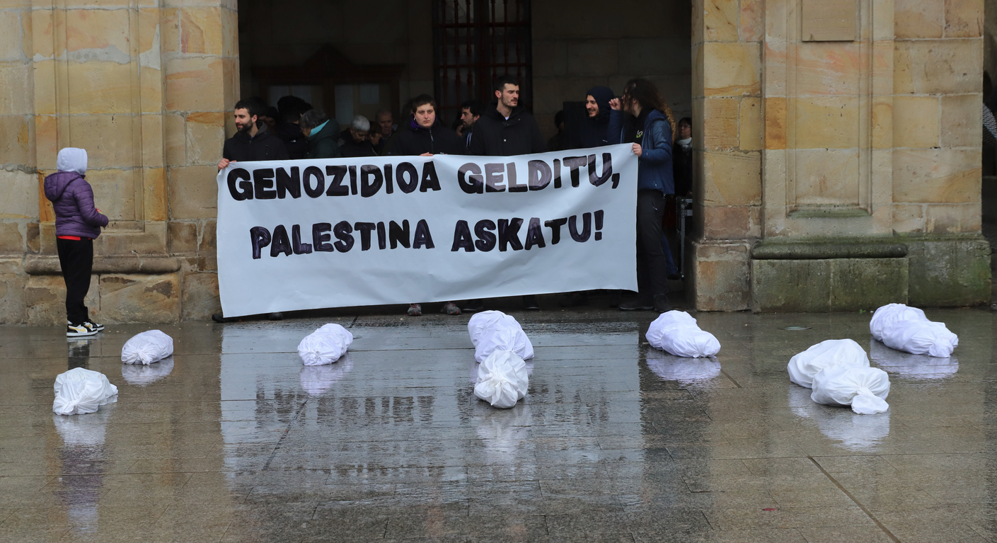 Palestinaren aldeko elkarretaratzea egin dute Oñatin