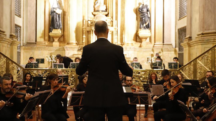 Bete egin zen Mariaren Lagundiko eliza Bergarako orkestra sinfonikoaren Santa Zezilia kontzertua entzuteko