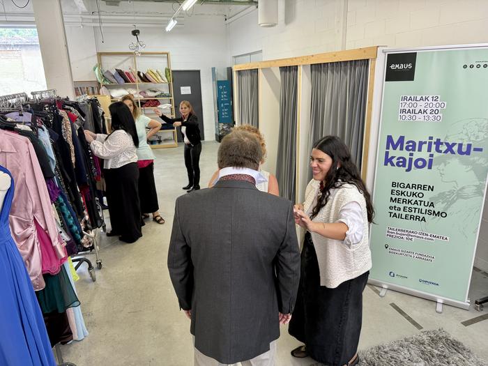 Maritxu Kajoi egunerako, bigarren eskuko arropari bizitza ematen