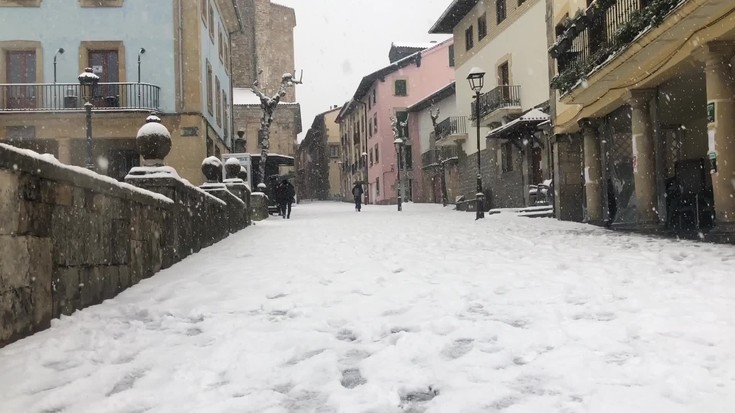 Elgeta zuri dago atzera ere, eta egoerak eskatzen du arretaz gidatzea