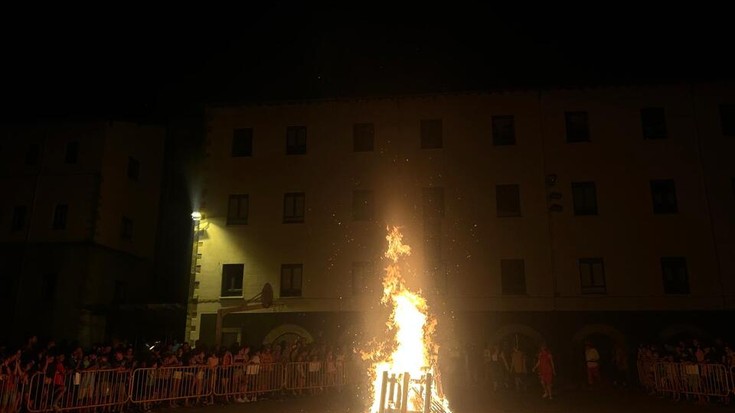 Suaren bueltan ospatu dute Solstizio gaua Bergaran