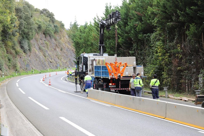 San Josepen pantaila akustikoak instalatzeko lanak hasi dituzte