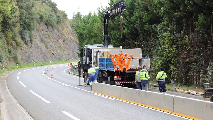 San Josepen pantaila akustikoak instalatzeko lanak hasi dituzte