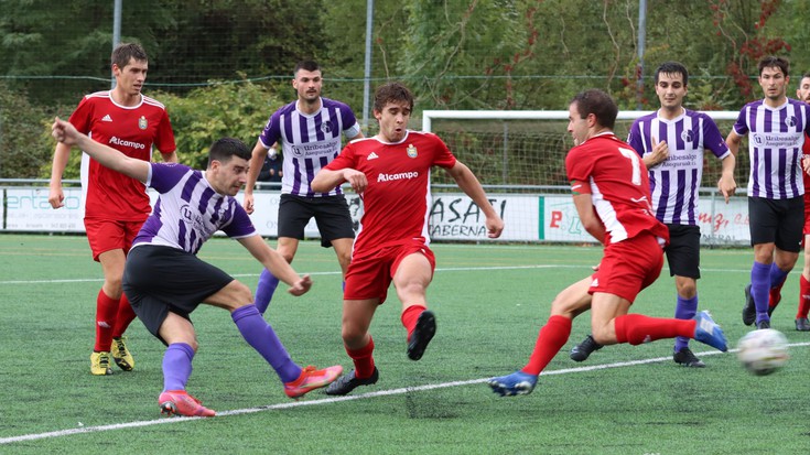 Laugarren jardunaldian iritsi dira denboraldiko hiru puntuak; Mondra-Oiartzun (2-1)