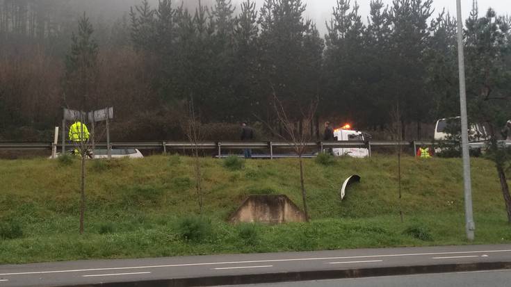 Oñatiko saihesbideko trafikoa normaltasunera bueltatu da, istripu baten ostean