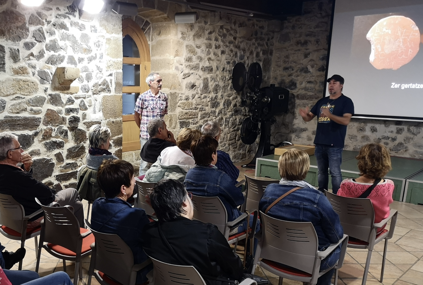 Iruña-Veleiako geologo Oscar Escribanok akordioa lortu du fiskaltzarekin