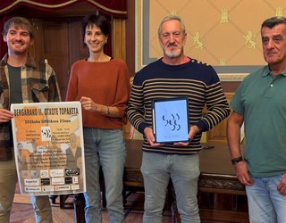 Bost otxote, Bergarako topaketan
