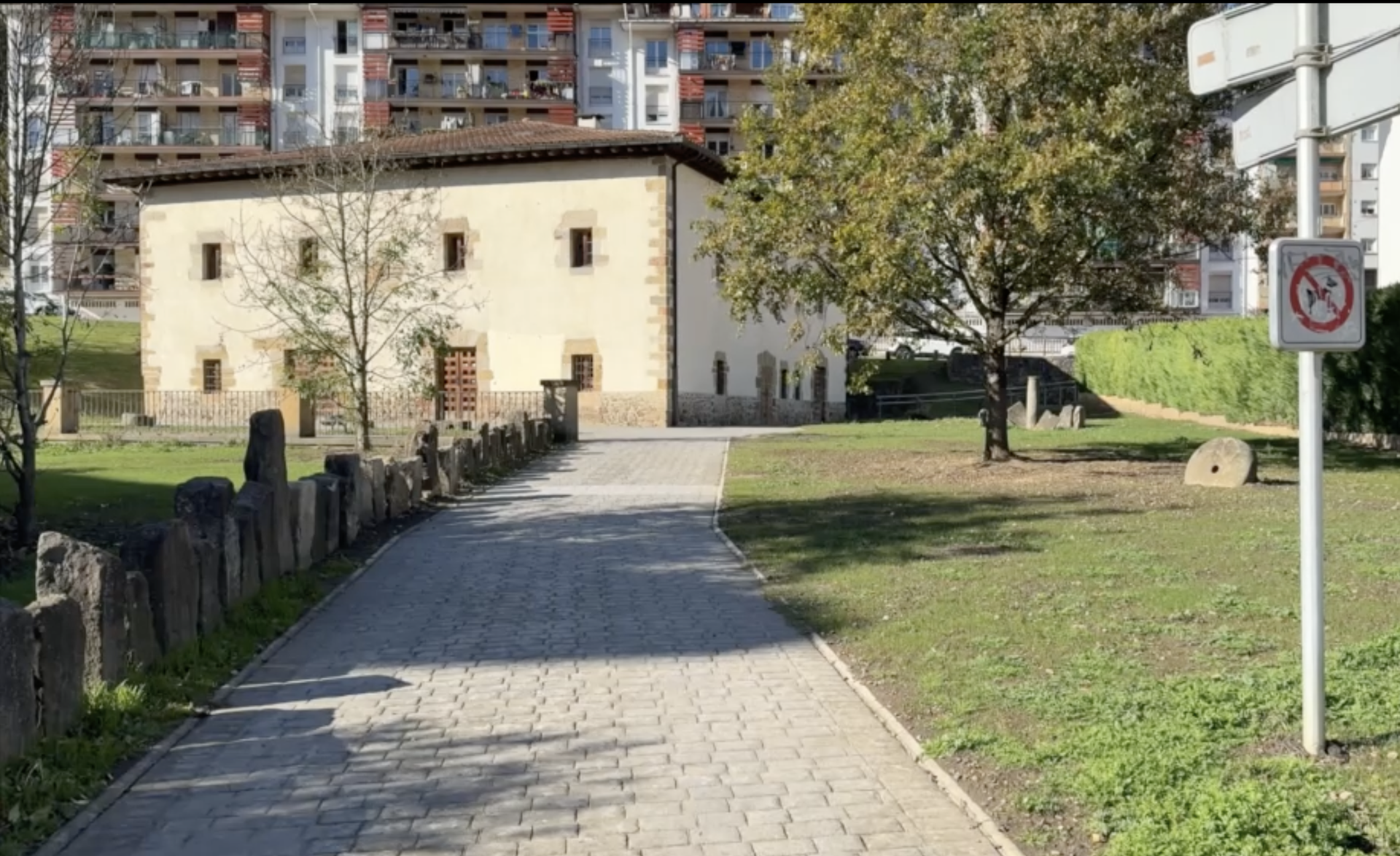 Ibarraundiren desafekzioa jendaurrean, eraikinari erabilera berria emateko