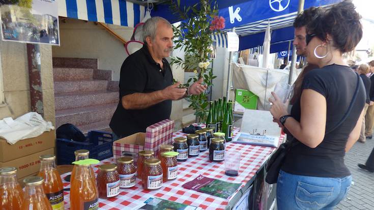 Garaiko produktuen azokarekin ospatuko dute Jubilatuen Eguna bihar, Aramaion