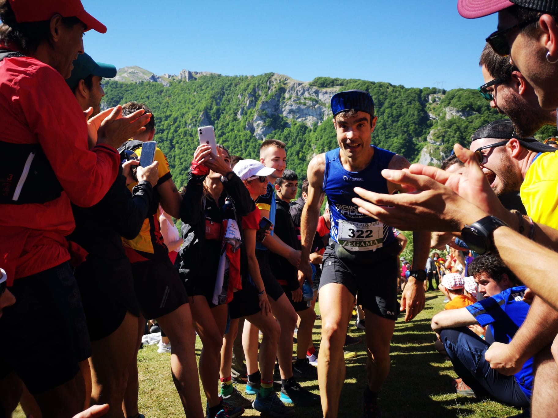 Zegama Aizkorri mendi maratoiko dortsal bat zozkatuko du Oñatiko Udalak martitzenean