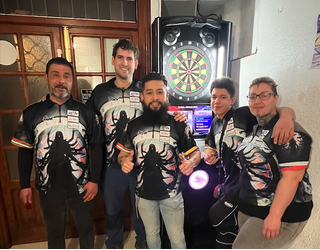 Antzuolako Munstroak: dardo-jokalari sutsuak