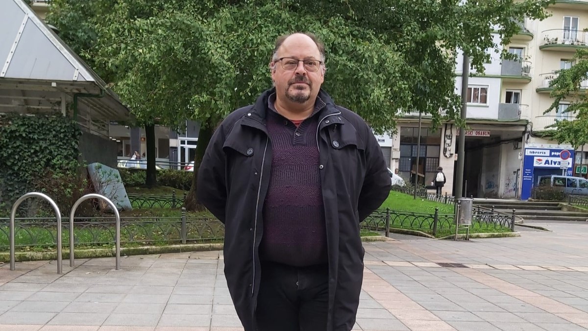 Farolak itzaltzea, Biarritzen bezala, ez zaigu burutik pasatu ere. Gastuari eusketeko, sei urte daramatzagu herriko argia Led Teknologiara aldatzen", Víctor Fuentesek dioenez