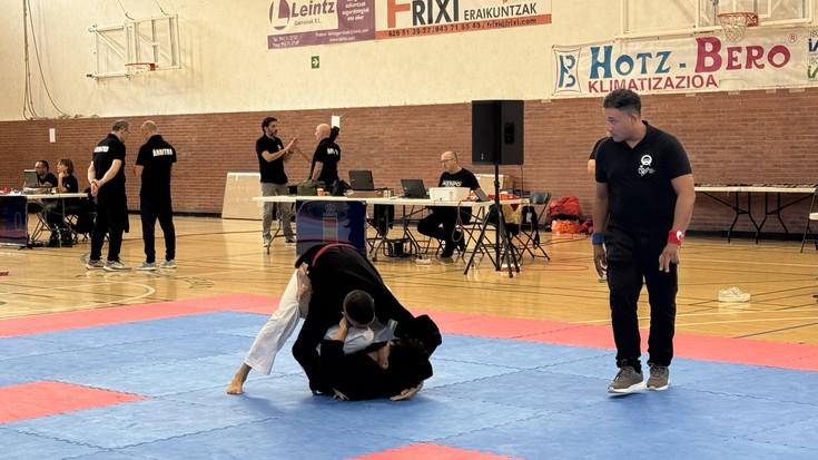 75 borrokalari aritu dira Eskoriatzako Kenpo Pro Tourrean