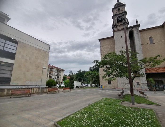 Katabia plazan jarriko dute garbigune ibiltaria plazako obrak egin bitartean