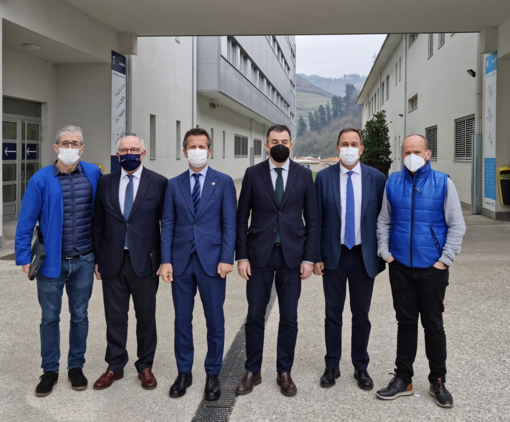 Eusko Jaurlaritzako eta Galiziako Hezkuntza sailetako ordezkariak izan dira Miguel Altuna ikastetxean