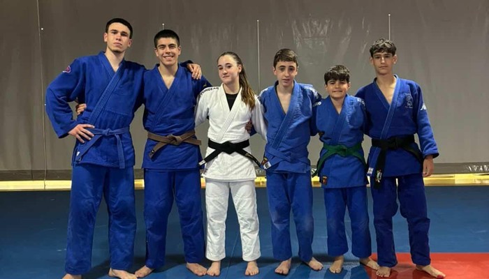 Desorekako hiru judoka Mallorcara bidean dira, Espainiako Txapelketan lehiatzeko