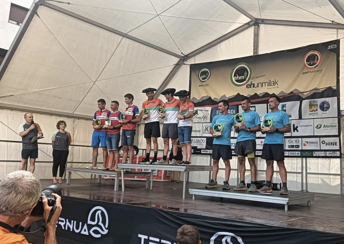 Bi arrasatear igo ziren Ehunmilak probako taldekako podiumera