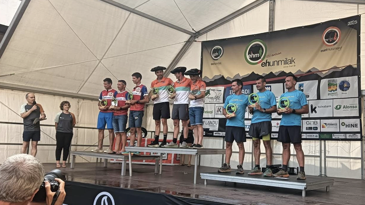 Bi arrasatear igo ziren Ehunmilak probako taldekako podiumera