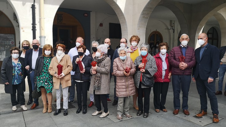 Bizipen hunkigarriak partekatu dituzte gerrako umeek Aretxabaletan